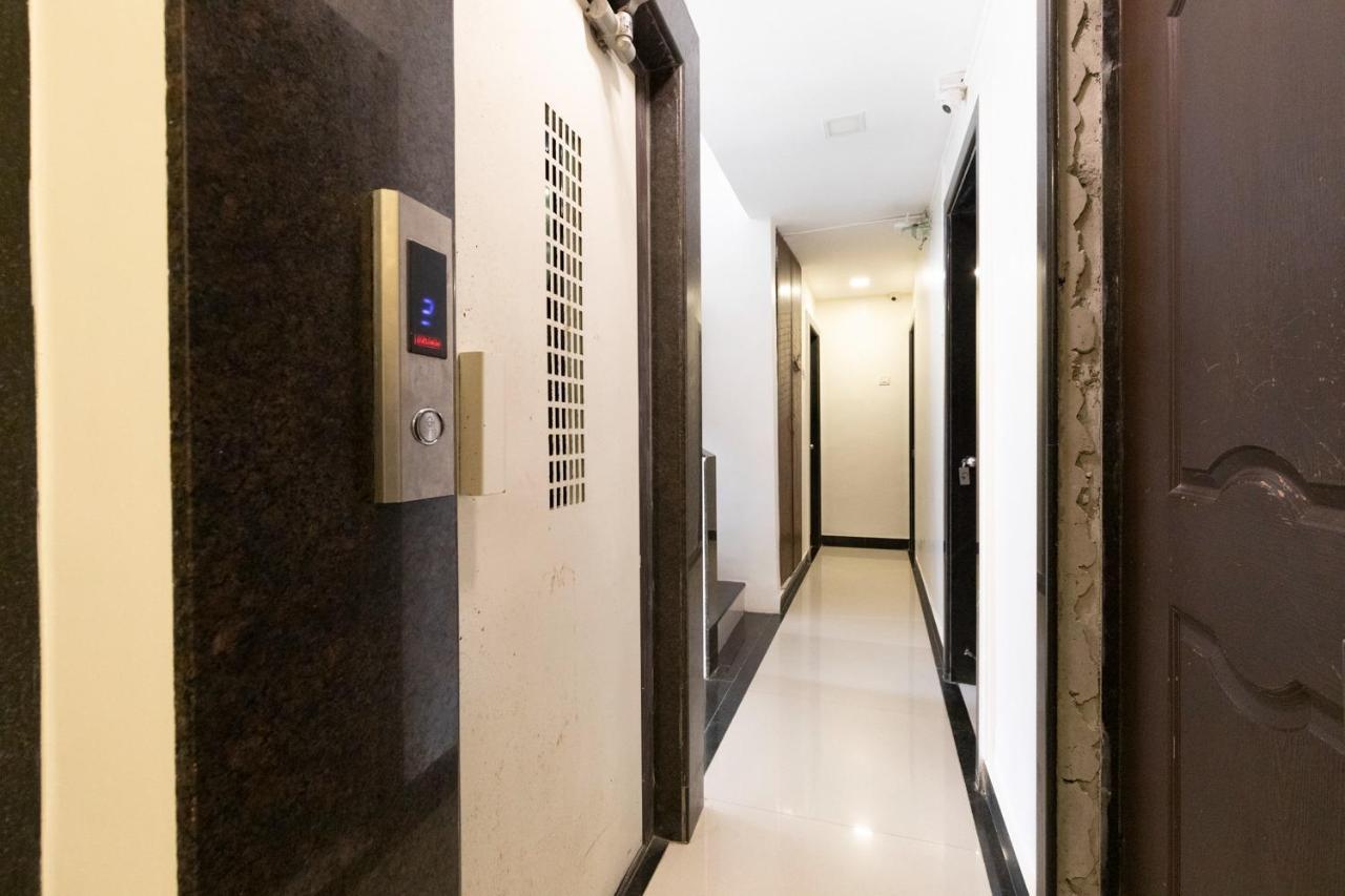 Hotel Girgoan Palace ムンバイ エクステリア 写真